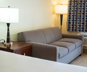 Photo 4 - Serena Inn