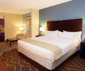 Photo 4 - Holiday Inn Express & Suites Cuero by IHG