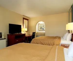 Photo 2 - Econo Lodge Austin South
