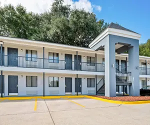 Photo 2 - Econo Lodge Biloxi Beach