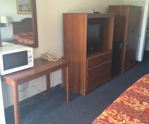 Photo 4 - Econo Lodge Biloxi Beach
