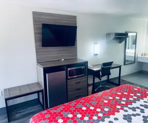 Photo 4 - Econo Lodge Biloxi Beach