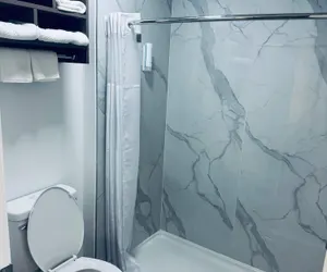 Photo 5 - Econo Lodge Biloxi Beach