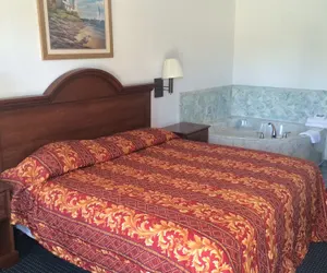 Photo 2 - Econo Lodge Biloxi Beach