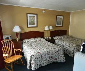 Photo 4 - Belle Isle Motel