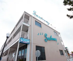 Photo 3 - Seabonay Oceanfront Motel