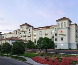 Photo 2 - Woolley’s Classic Suites