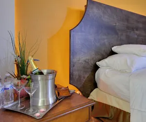 Photo 4 - Romantic Inn & Suites