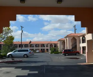Photo 2 - Luxury Inn
