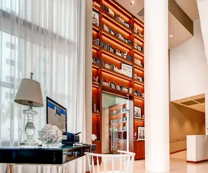 Photo 2 - Churchill Suites Monte Carlo Miami Beach