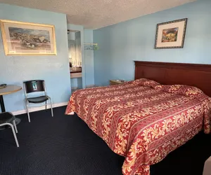 Photo 5 - Deluxe Inn LA