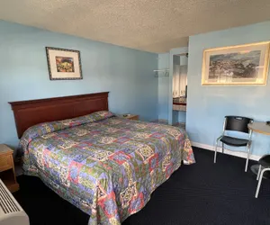 Photo 4 - Deluxe Inn LA