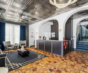 Photo 3 - Nine20 Collins Apartments by Lowkl