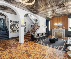 Photo 2 - Nine20 Collins Apartments by Lowkl