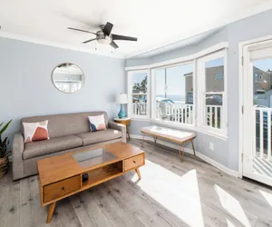 Photo 2 - Pacific Bungalow