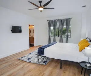 Photo 3 - Amazing 3BR 2BA Only 5 Mins From Downtown