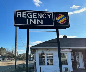 Photo 2 - Regency Inn