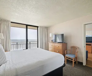 Photo 4 - Four Sails Resort