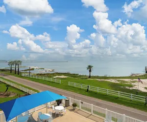 Photo 2 - LR #308 - Beautiful Bay View