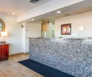 Photo 3 - Econo Lodge Phoenix North I-17