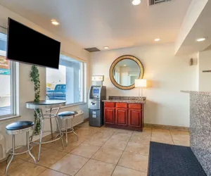 Photo 5 - Econo Lodge Phoenix North I-17