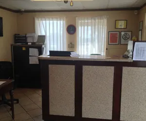 Photo 3 - Austin Motor Inn