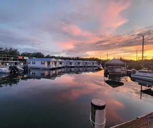 Photo 2 - Aqua Lodges at Hurricane Hole Marina