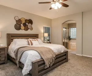 Photo 2 - Massive 5 Bdrm Getaway W/pool, Hot Tub, Game Room!
