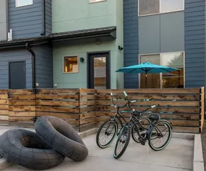Photo 2 - Old Town Modern New Build: Rftp Spa W/ Mtn Views!