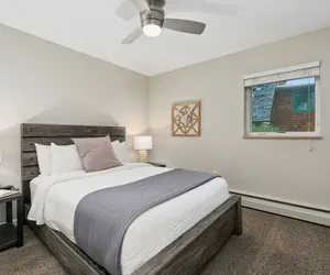 Photo 5 - Lavender Suite Relaxed, Walkable Old Town Stay