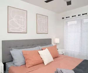 Photo 4 - Beautiful 5-bdrm Vacation Home W/heated Pool !
