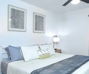 Photo 3 - Beautiful 5-bdrm Vacation Home W/heated Pool !