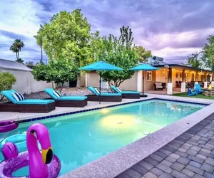 Photo 2 - Desert Oasis - Heated Pool, Huge Patio, Arcade!