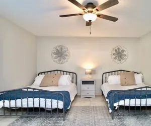 Photo 5 - Desert Oasis - Heated Pool, Huge Patio, Arcade!