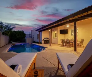 Photo 2 - Luxury Lookout Canyon 5 Bdrm Stunner W/htd Pool!