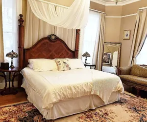 Photo 4 - South Court Inn