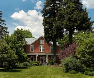 Photo 2 - South Court Inn