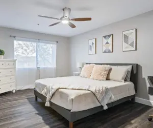 Photo 5 - Beautiful Newly Remodeled 2-bdrm Biltmore Condo!