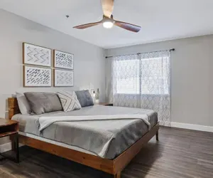 Photo 2 - Beautiful Newly Remodeled 2-bdrm Biltmore Condo!