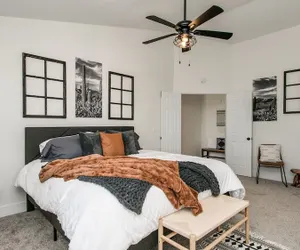 Photo 3 - Upgraded 4-bdrm Beautiful Home W/pool!