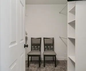 Photo 4 - Upgraded 4-bdrm Beautiful Home W/pool!