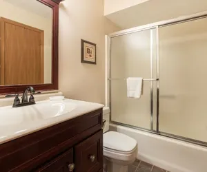 Photo 5 - Seven Springs 1 Bedroom Deluxe Condo, Pet Friendly! by RedAwning - Save 10% on 3 Nights, 15% on 5 Nights!