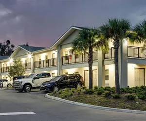 Photo 2 - Baymont by Wyndham Ocala Suites