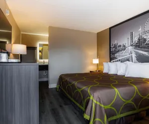 Photo 2 - Super 8 by Wyndham Rockford South