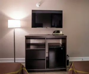 Photo 5 - Super 8 by Wyndham Rockford South