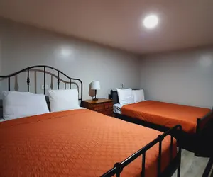 Photo 3 - Sherwood Arms Motel