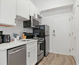 Photo 5 - Uptown Studio Apt Near Shops in Montrose