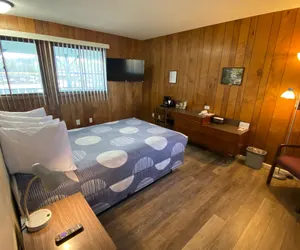 Photo 4 - Waterway Inn