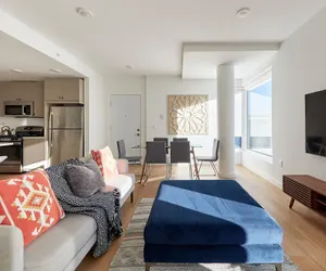 Photo 5 - NEW Fab 4 BR - Outdoor Deck - gym - Mins to NYC