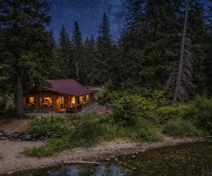 Photo 2 - Rivers Edge 2 Bedroom Home by NW Comfy Cabins by RedAwning